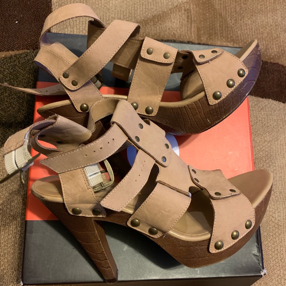 G by Guess GG Sandal. Size 9